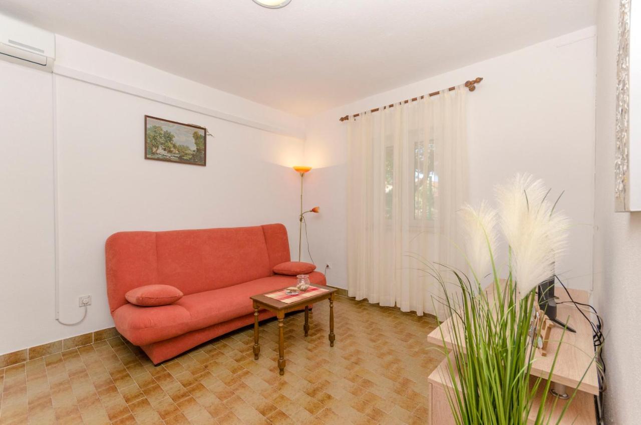Apartments Silvana Supetar Buitenkant foto