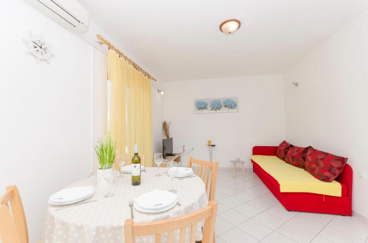 Apartments Silvana Supetar Buitenkant foto